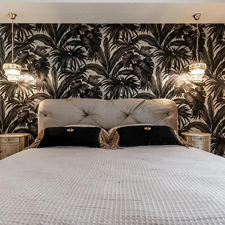 Mythodea Luxury アパート