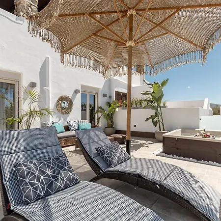 Mythodea Luxury アパート